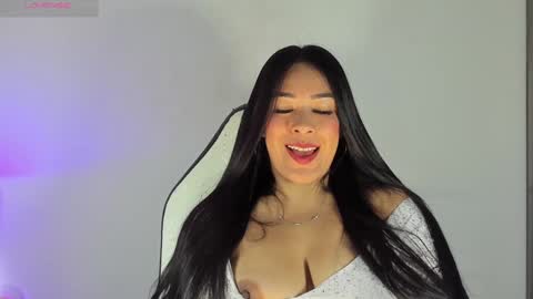 Snapshot of bella_hadid1_ chatting on 12, 12, 2024 Laura online show from 12, 12, 2024
