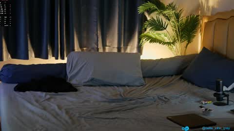 Snapshot of bella_john_grey chatting on 7, 4, 2026 online show from 7, 4, 2026