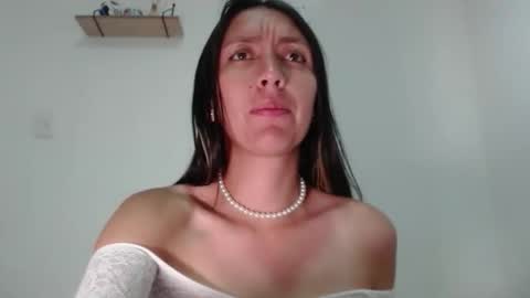 Bella Marlowe online show from 2, 10, 2025