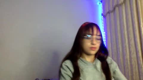 Snapshot of bella_mc chatting on 2, 12, 2025 bella_mc online show from 2, 12, 2025