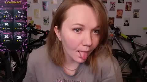 Snapshot of bella_murrrr chatting on 6, 11, 2025 Bella online show from 6, 11, 2025