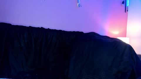 Bella Ponce  online show from 11, 11, 2025