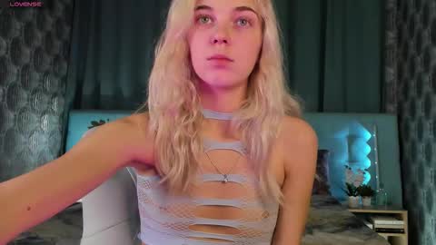 Snapshot of bella_stewartt chatting on 18, 9, 2025 Bella online show from 18, 9, 2025