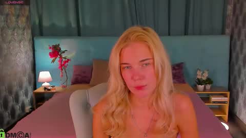 Snapshot of bella_stewartt chatting on 22, 9, 2025 Bella online show from 22, 9, 2025