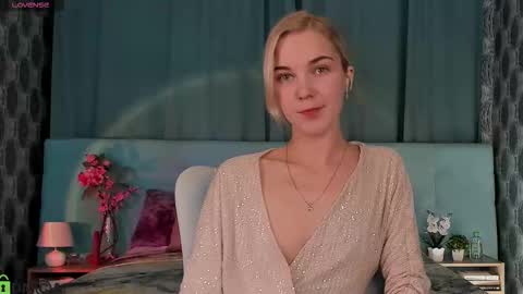 Snapshot of bella_stewartt chatting on 25, 9, 2025 Bella online show from 25, 9, 2025