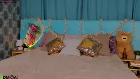 Snapshot of bella_stewartt chatting on 27, 10, 2025 Bella online show from 27, 10, 2025