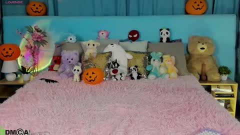 Snapshot of bella_stewartt chatting on 28, 10, 2025 Bella online show from 28, 10, 2025