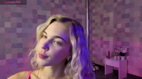 Snapshot of bella_stewartt chatting on 19, 11, 2025 Bella online show from 19, 11, 2025