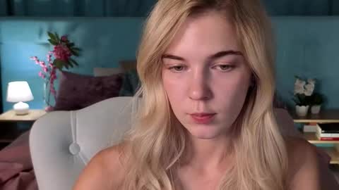 Snapshot of bella_stewartt chatting on 30, 11, 2025 Bella online show from 30, 11, 2025