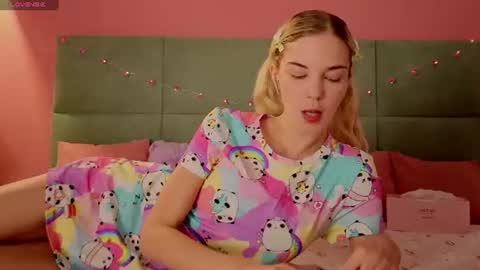 Snapshot of bella_stewarttt chatting on 22, 6, 2026 Bella NEW ROOM online show from 22, 6, 2026