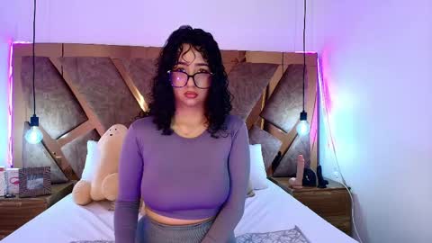 Snapshot of bella_swwan_ chatting on 25, 4, 2026 Bella Swwan online show from 25, 4, 2026