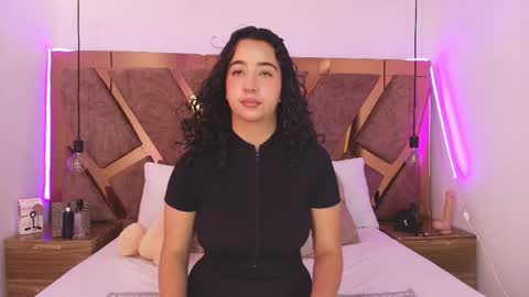 Snapshot of bella_swwan_ chatting on 9, 5, 2026 Bella Swwan online show from 9, 5, 2026