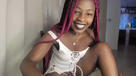 Snapshot of bella_thequeen chatting on 29, 1, 2025 Bella sweetpea online show from 29, 1, 2025