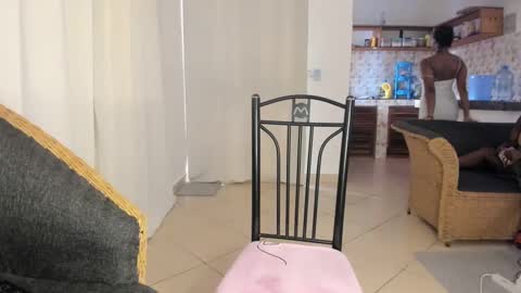 Snapshot of bella_thequeen chatting on 5, 3, 2025 Bella sweetpea online show from 5, 3, 2025