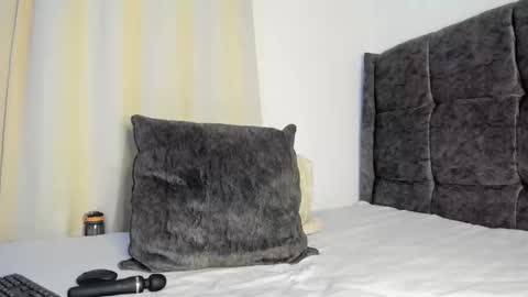 Snapshot of bella_thequeen chatting on 22, 11, 2025 Bella sweetpea online show from 22, 11, 2025