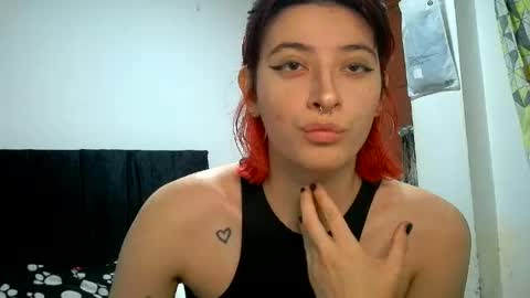 Snapshot of bella_thorne1999 chatting on 23, 6, 2026 bella_thorne1999 online show from 23, 6, 2026