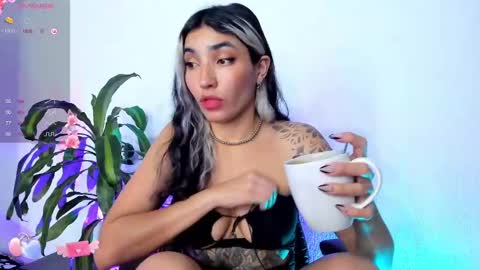 Snapshot of bella_thorne3 chatting on 1, 12, 2024 Bella online show from 1, 12, 2024