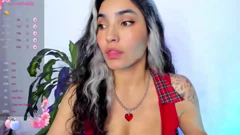 Snapshot of bella_thorne3 chatting on 6, 12, 2024 Bella online show from 6, 12, 2024