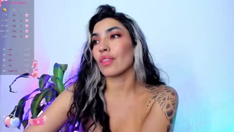 Snapshot of bella_thorne3 chatting on 6, 12, 2024 Bella online show from 6, 12, 2024