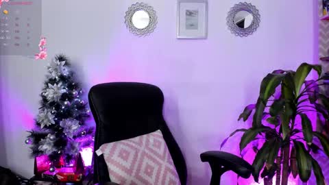 Snapshot of bella_thorne3 chatting on 22, 12, 2024 Bella online show from 22, 12, 2024