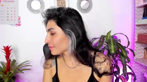 Snapshot of bella_thorne3 chatting on 30, 1, 2025 Bella online show from 30, 1, 2025