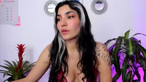 Snapshot of bella_thorne3 chatting on 2, 2, 2025 Bella online show from 2, 2, 2025