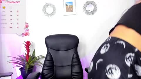 Snapshot of bella_thorne3 chatting on 25, 2, 2025 Bella online show from 25, 2, 2025