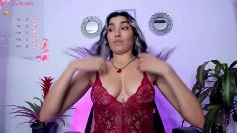 Snapshot of bella_thorne3 chatting on 2, 3, 2025 Bella online show from 2, 3, 2025