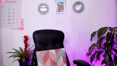 Snapshot of bella_thorne3 chatting on 4, 3, 2025 Bella online show from 4, 3, 2025