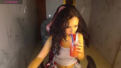 Snapshot of bella_vibes_s chatting on 5, 12, 2025 Bella online show from 5, 12, 2025