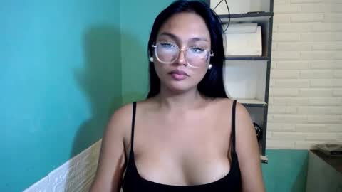 Snapshot of bella_xxoxo chatting on 6, 4, 2026 Bella online show from 6, 4, 2026