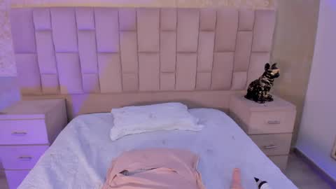 bellaastorm online show from 13, 2, 2025