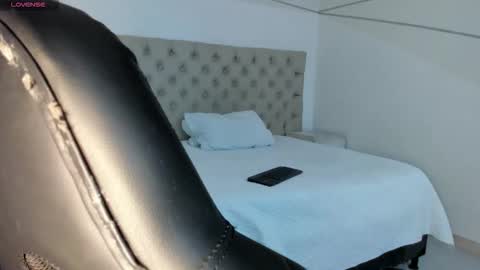 bellaastorm online show from 26, 9, 2025