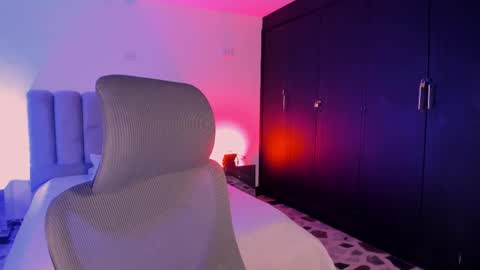 bellaastorm online show from 14, 11, 2025