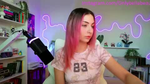 Snapshot of bellabeauu chatting on 18, 6, 2026 bella beau online show from 18, 6, 2026