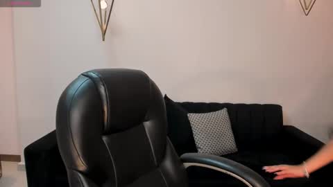  Bella C  online show from 12, 11, 2025