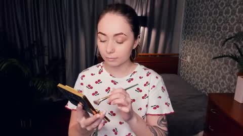 Snapshot of bellahux chatting on 22, 4, 2026 Bella online show from 22, 4, 2026