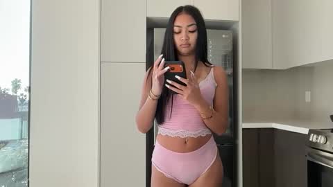 Snapshot of bellamillerx chatting on 2, 4, 2026 Bella online show from 2, 4, 2026