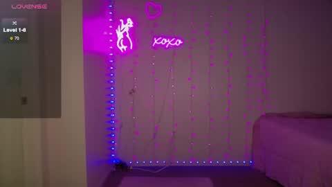 Snapshot of bellamonroee chatting on 7, 7, 2026 Bella Monroe online show from 7, 7, 2026