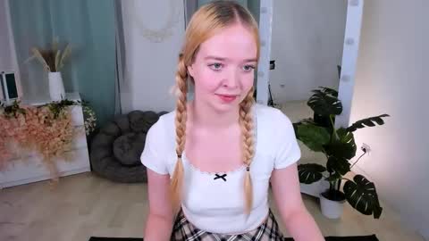 Bella online show from 4, 11, 2025