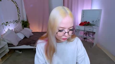 Snapshot of bellamontgomery chatting on 25, 3, 2026 Bella online show from 25, 3, 2026