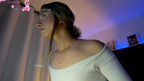 Snapshot of bellaroge chatting on 27, 4, 2026 bellaroge online show from 27, 4, 2026