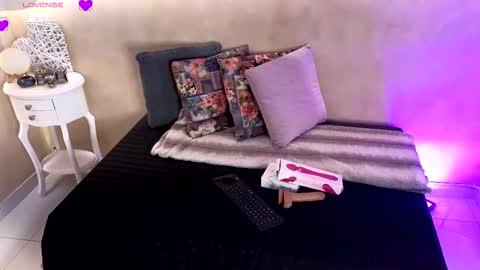 Snapshot of bellarooux chatting on 15, 12, 2025 bellarooux online show from 15, 12, 2025