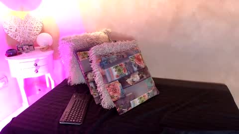 Snapshot of bellarooux chatting on 7, 4, 2026 bellarooux online show from 7, 4, 2026