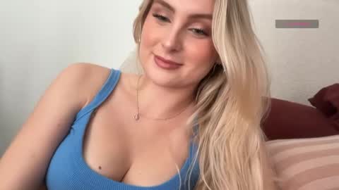 Snapshot of bellaryderr chatting on 10, 4, 2026 Isabella Ryder online show from 10, 4, 2026