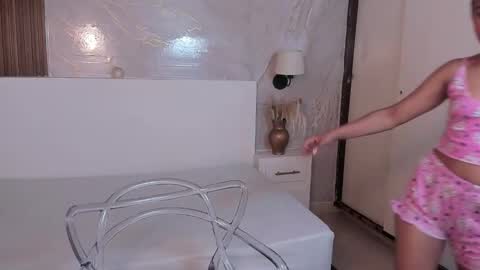 Bella online show from 10, 10, 2025