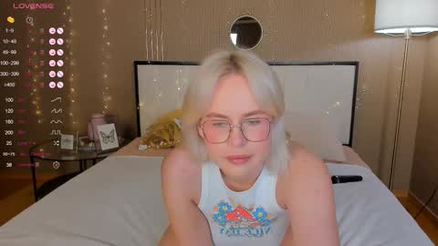 Bella online show from 3, 11, 2025