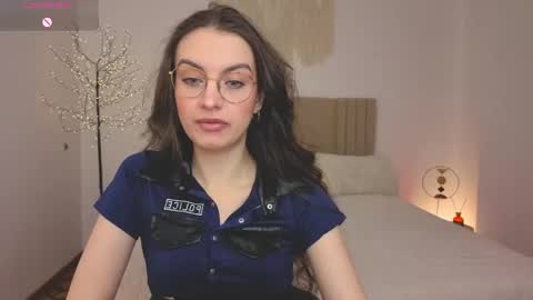 Snapshot of bellavibee chatting on 4, 5, 2026 Bella online show from 4, 5, 2026