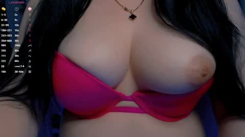 Snapshot of bellelovexx chatting on 28, 5, 2026 Hello I am kind friendly and cute girl online show from 28, 5, 2026