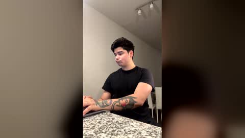 Snapshot of benisback11b chatting on 22, 4, 2026 benisback11b online show from 22, 4, 2026